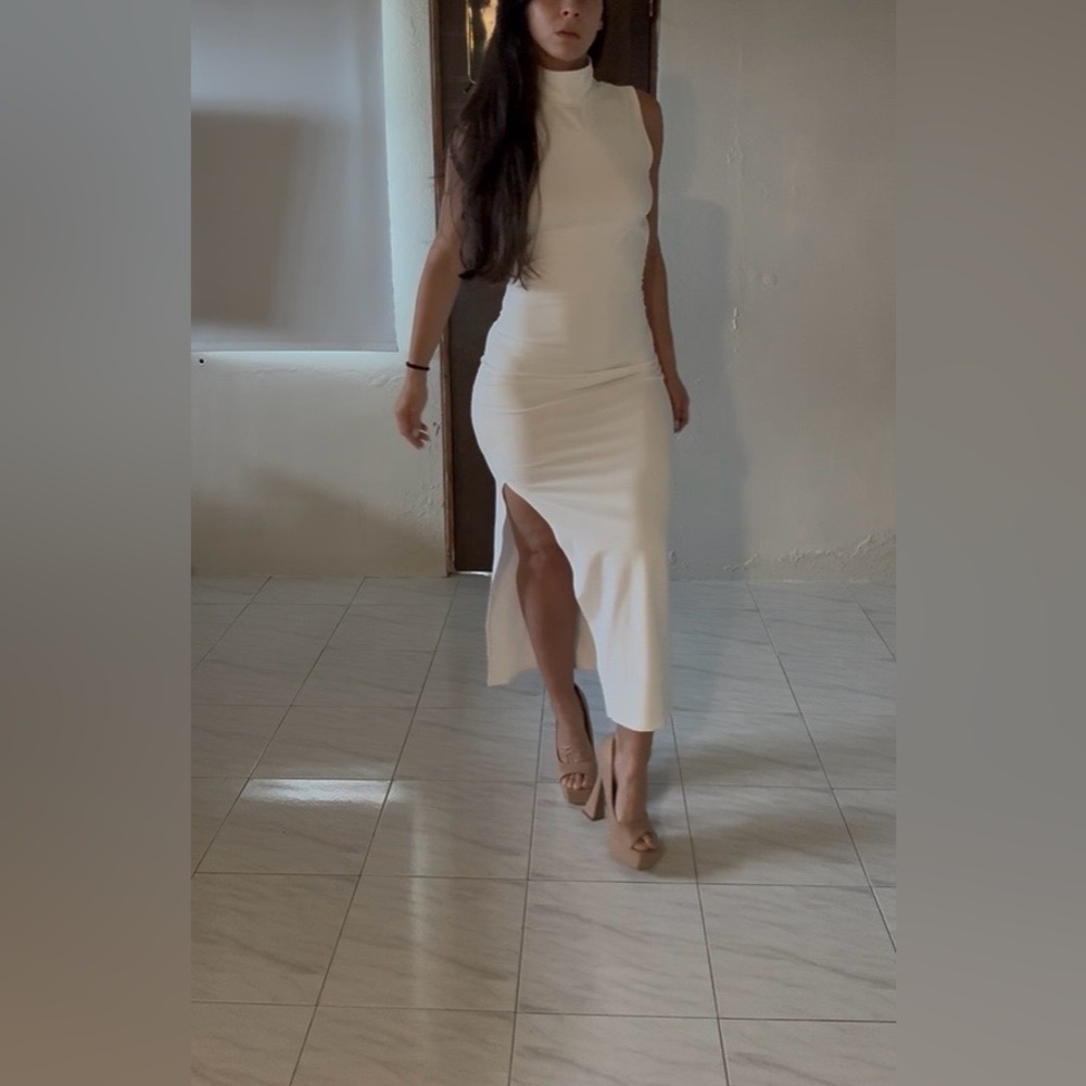 🆕White Backless Cross-Strap Maxi Dress - Picture 12 of 15